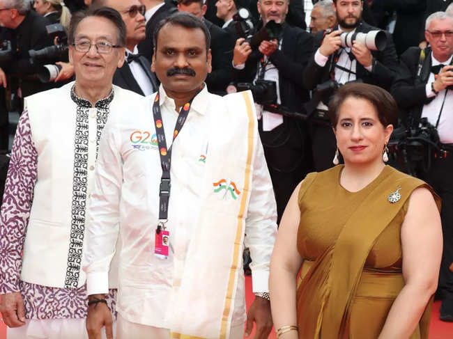 ​Murugan was accompanied by Guneet Monga and Kangabam Tomba on the red carpet at the French Rivera.