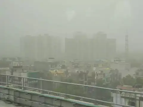 ​Dust-shrouded area in Ghaziabad​