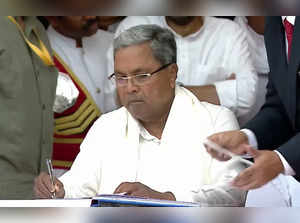 Siddaramaiah takes oath as 24th CM of K'taka