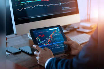 Charting the Global Economy: Cash crunch in India, China losing momentum