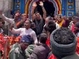 Akshay Kumar visits Kedarnath Temple in Uttarakhand, watch!