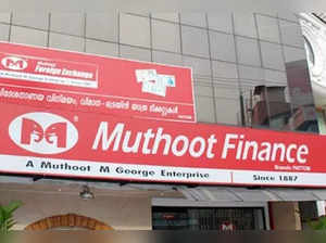Jewelery worth 5.23 lakh was replaced with fake in the strong room of Muthoot Finance Company, case registered against 3.