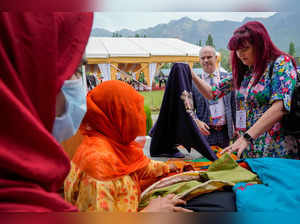 Srinagar: G20 delegates visit a Craft Bazar, during the third G20 Tourism Workin...
