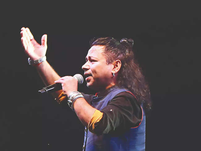 ​Despite the alleged mismanagement, Kailash Kher didn't disappoint his fans at the opening ceremony.​