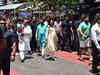 Mukesh Ambani and his family offer prayers at Mumbai's Shree Siddhivinayak Ganapati Mandir, watch!