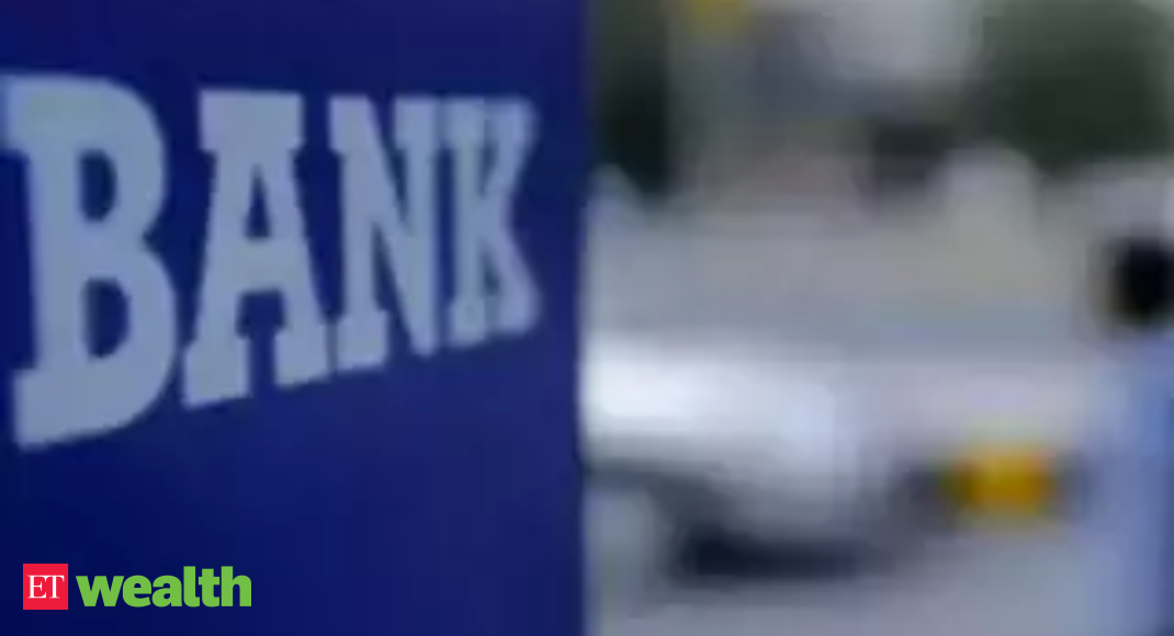 Psbs See Queues As Pvt Banks Turn Cautious