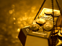 Gold prices in India could fall further in near term as downturns may keep US economy on edge