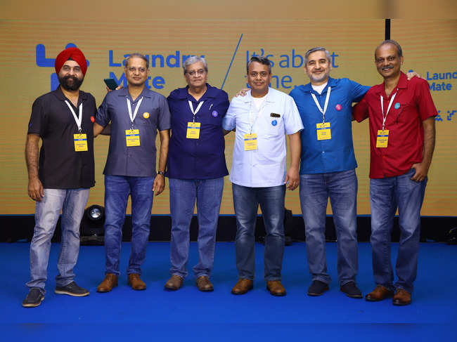 LaundryMate founders (L-R): Tripat Preet Singh, Raghavendra Joshi, Uday Vijayan,  Abhinay Choudhari, Asad Zaidi and Pushpendra Yadav