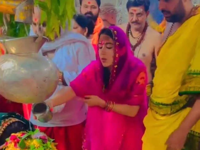 ​Sara Ali Khan performed 'Bhasma Aarti' at the Mahakaleshwar Temple​.​