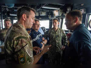 US Navy Commander of 5th Fleet transits Strait of Hormuz