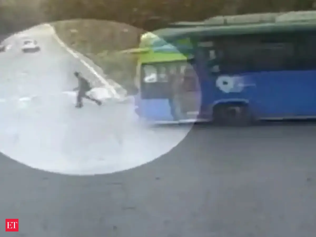 Caught on cam: Bus mows down man crossing road near Delhi's Majnu ka ...