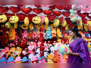 Kolkata: A woman takes a look at a soft toy to buy from a gift shop ahead of Valentines Day, in Kolkata on Feb.10, 2023. (Photo: Kuntal Chakrabarty/IANS)