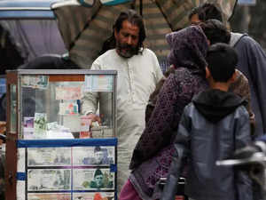 Pakistan: Economy slips from 6.1 to 0.3 pc under Sharif Govt