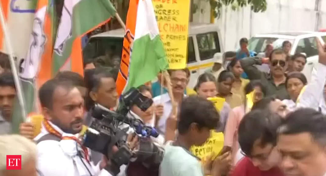 Bengal panchayat polls: Congress workers hold protest outside election office in Kolkata