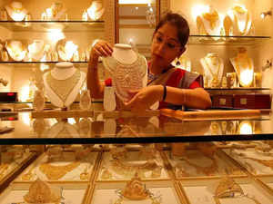 Gold Jewelry Recycling in India Seen Matching Record This Year