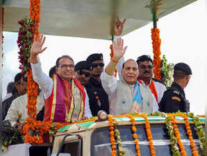 Rajgarh: Defence Minister Rajnath Singh and Madhya Pradesh Chief Minister Shivra...