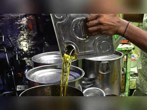 India cuts base import duty on refined soyabean oil, sunflower oil by 5%