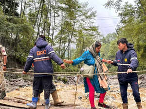 Tourists stranded in Sikkim due to heavy rainfall, 2000 rescued by Army.