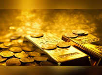 Gold flat on dollar strength, traders assess hawkish Fed remarks