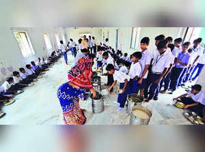 Bengal’s Mid-day Meal Funding Cut by ?180 cr Due to ‘Overreporting’ of Meals