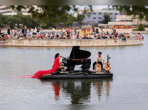 Pianist plays music over artificial lake in Madrid