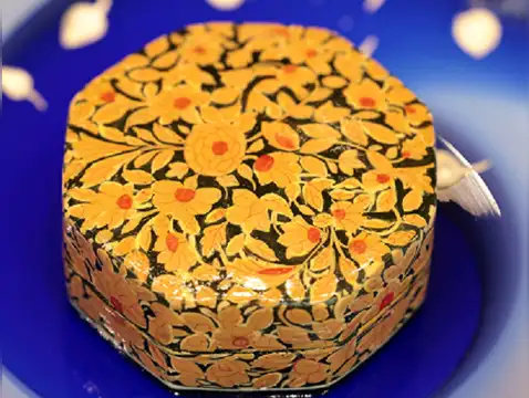 Kashmir's papier m&acirc;ch&eacute; box