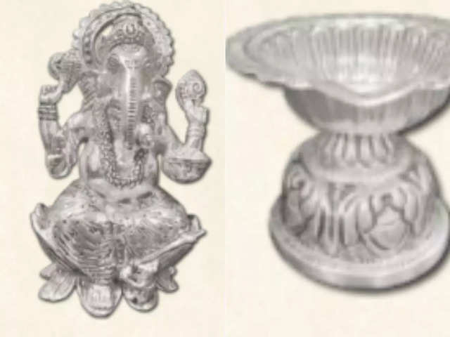 Ganesha, Diya and a tampra-patra