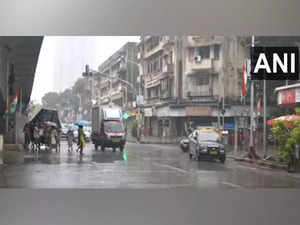IMD issues yellow alert for Mumbai, predicts heavy rainfall in next 4-5 days