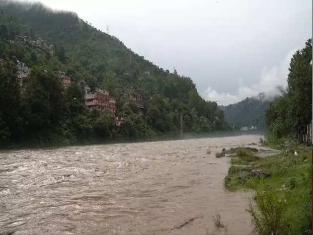 Himachal Pradesh Live News Updates: Landslides on Pandoh-Mandi NH; IMD issues flash flood risk warning for 24 hrs
