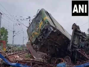 West Bengal: Two Goods trains collide at Onda railway station in Bankura