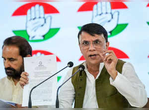 New Delhi: Congress leader Pawan Khera with party leader Shaktisinh Gohil addres...