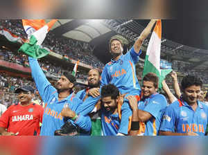 Virat Kohli lifting Sachin on his shoulders after 2011 World Cup Win
