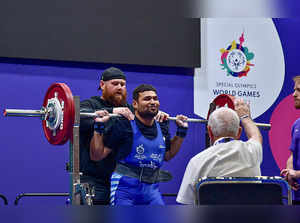 **EDS: TO GO WITH STORY** Berlin: Anurag Prasad of India competes in powerliftin...