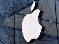 Analysis-Apple's growing stock market heft poses dilemma for fund managers