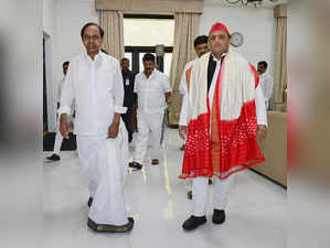 Hyderabad: Samajwadi Party President Akhilesh Yadav with Telangana Chief Ministe...