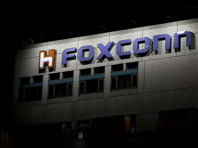 Apple supplier Foxconn to start manufacturing MacBooks in Vietnam from May 2023