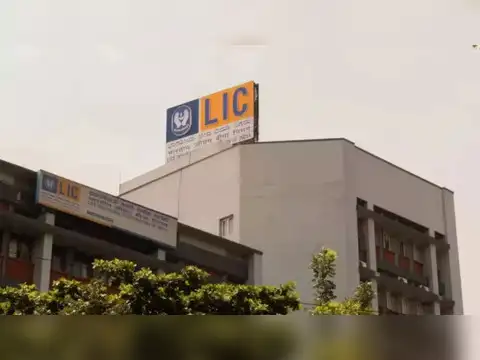 ​LIC Housing Finance | 1-Year Price Return: 17%