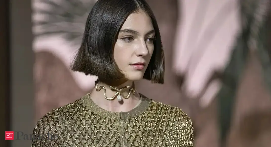 Dior brings ethereal fall-winter 2023 collection with silver threads to Paris Fashion Week - Vimarsana News