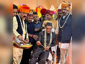 **EDS: TO GO WITH STORY** Jammu: Veteran Congress leader Karan Singh during a vi...