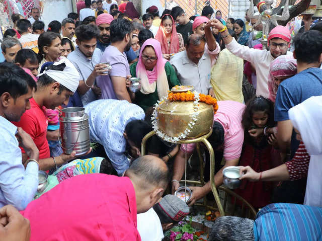 Customs and Offerings during Sawan