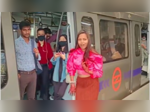 Instagram vlogger attempts stunts in the Delhi Metro; gets trolled online
