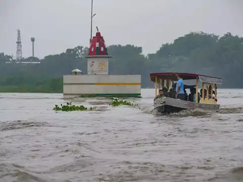 ​Boat ride in Yamuna​