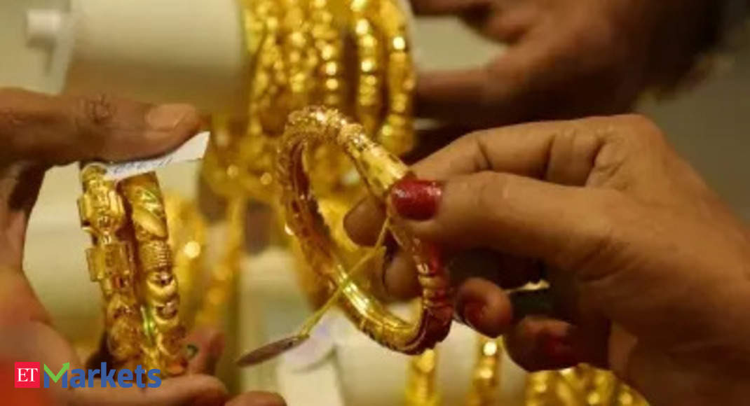 Govt restricts imports of some gold jewellery, articles