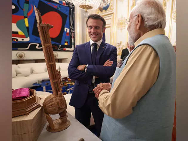 PM Narendra Modi France Visit Live: PM Narendra Modi arrives at Louvre Museum in Paris to attend the banquet dinner