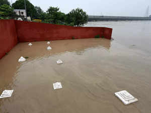 Yamuna water flows to ITO, Rajghat as Irrigation Department regulator suffers damage