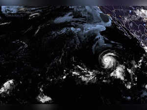 Hurricane Calvin Heads Toward Hawaii