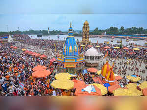 Haridwar: ‘Kanwariyas’ or Lord Shiva devotees gather at Har ki Pauri to collect ...