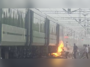 Bhopal-Delhi Vande Bharat Express catches fire, all passengers evacuated