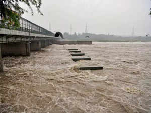 Delhi: Orange alert sounded as Yamuna flows above danger mark