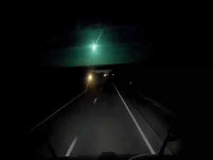 Green meteor illuminates night sky in US' Louisiana, Texas, Mississippi. Watch video